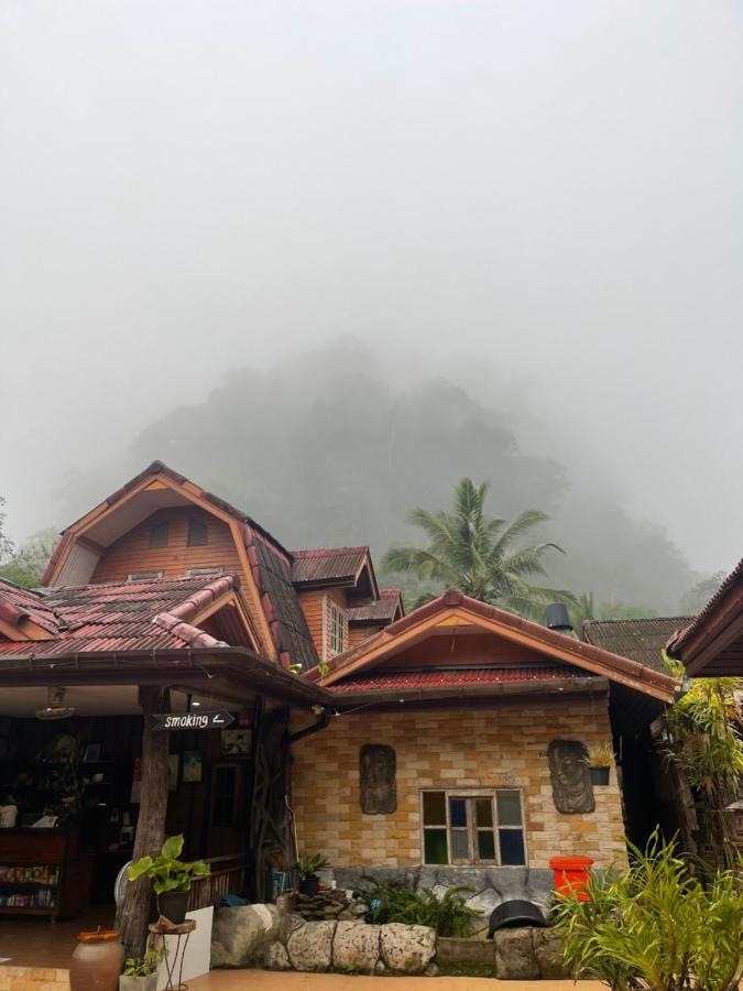 Khaosok Monkeys & River Camps Khao Sok National Park Exterior foto